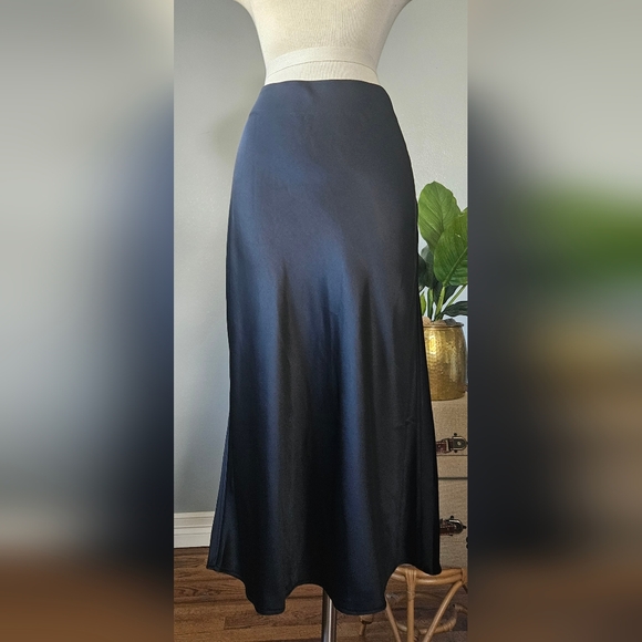 TREASURE & BOND Bias Cut Satin Midi Skirt! - Picture 2 of 9